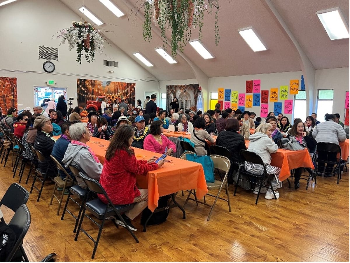 Tôi đi dự tiệc Lễ Tạ Ơn tại Our Lady of Refuge Church